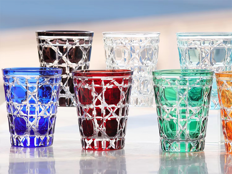 春の食卓スタイル - 【色被せガラス食器】切子ガラス - 光をまとう、幸運の輝き